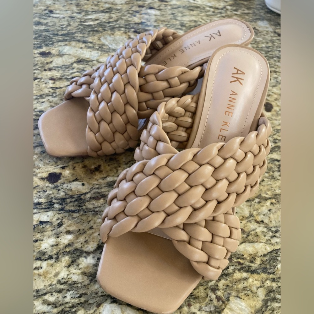 Anne Klein “Misty” woven sandal, tan, women’s size 6M